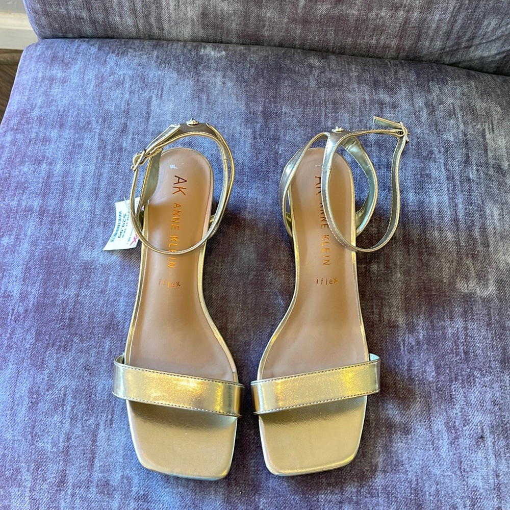 Gold Anne Klein pumps, size 10